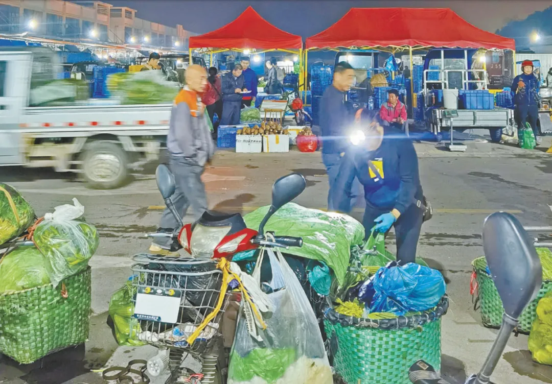 华南农产品交易中心的一天