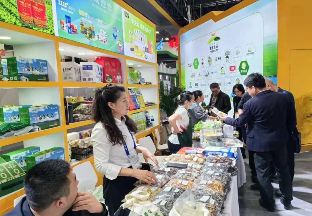 第二十一届中国国际农产品交易会 鹤城优品广受欢迎