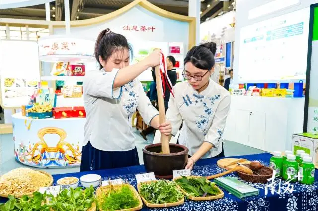 汕尾“一桌菜”惊艳亮相深圳食博会
