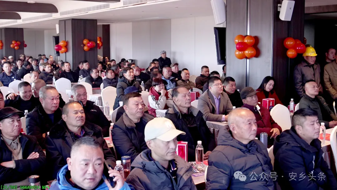 中国洞庭湖农产品交易中心部分楼栋的封顶仪式暨客户见面会举行