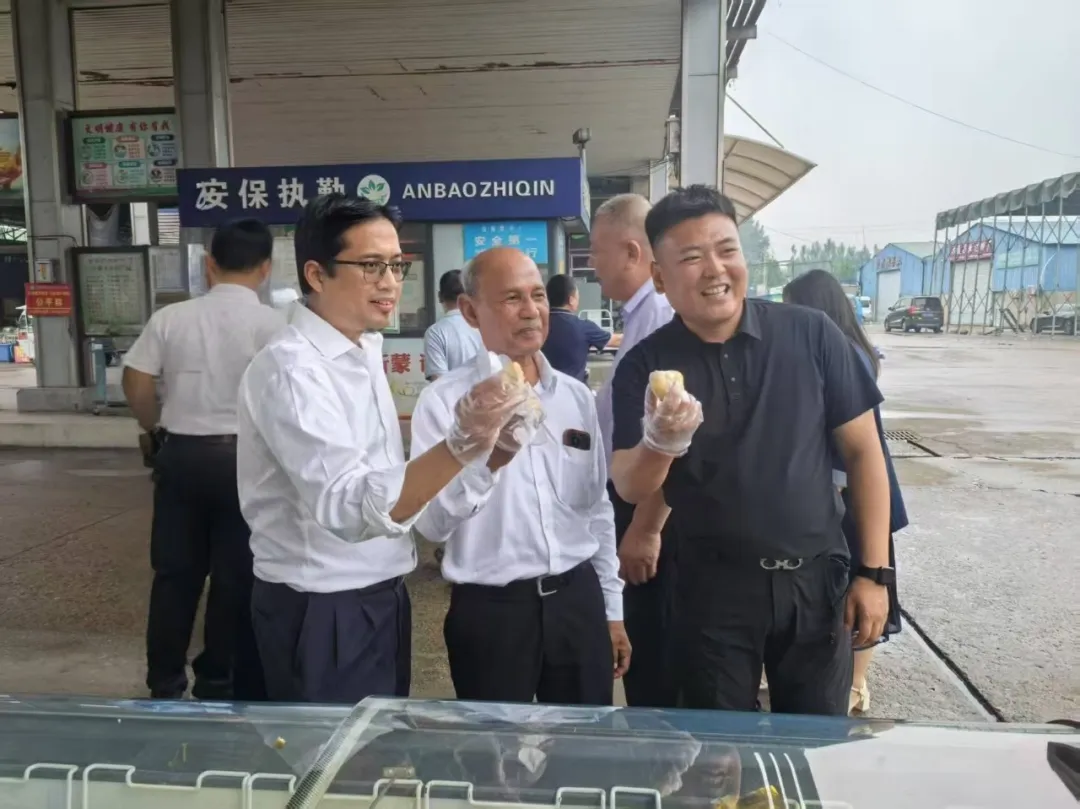 马来西亚霹雳州考察团莅临临沂北环农产品批发市场,共探水果产业新机遇!