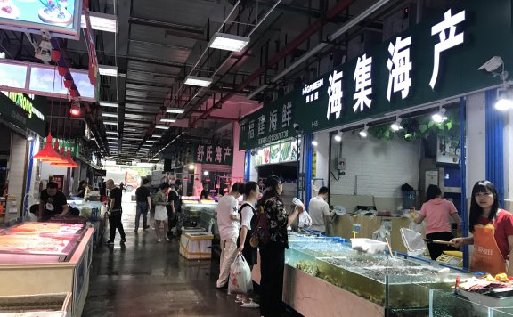 凌晨四点再到海鲜批发市场买海鲜